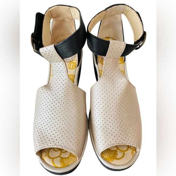 Fly London Womens Yall Platform Wedge Sandals Borg Silver Black Open Toe Sz EU37 - Picture 2 of 13